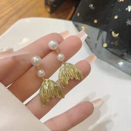 Elegant Fish Tail Pearl Earrings