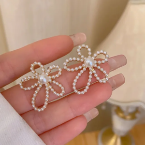 Elegant Pearl Flower Earrings