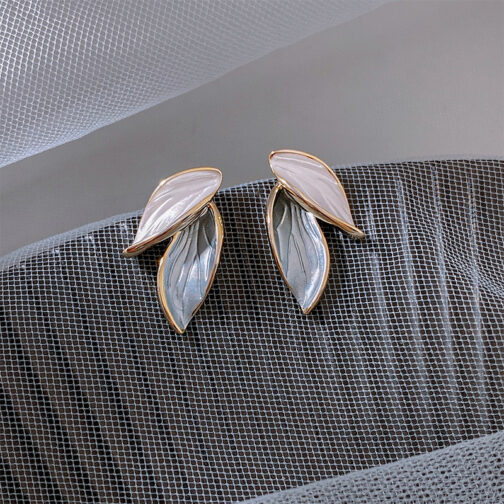 Elegant Leaf Earrings - Image 3