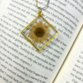Daisy Resin Pendant
