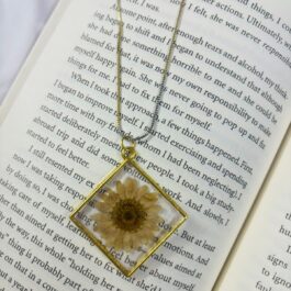 Daisy Resin Pendant